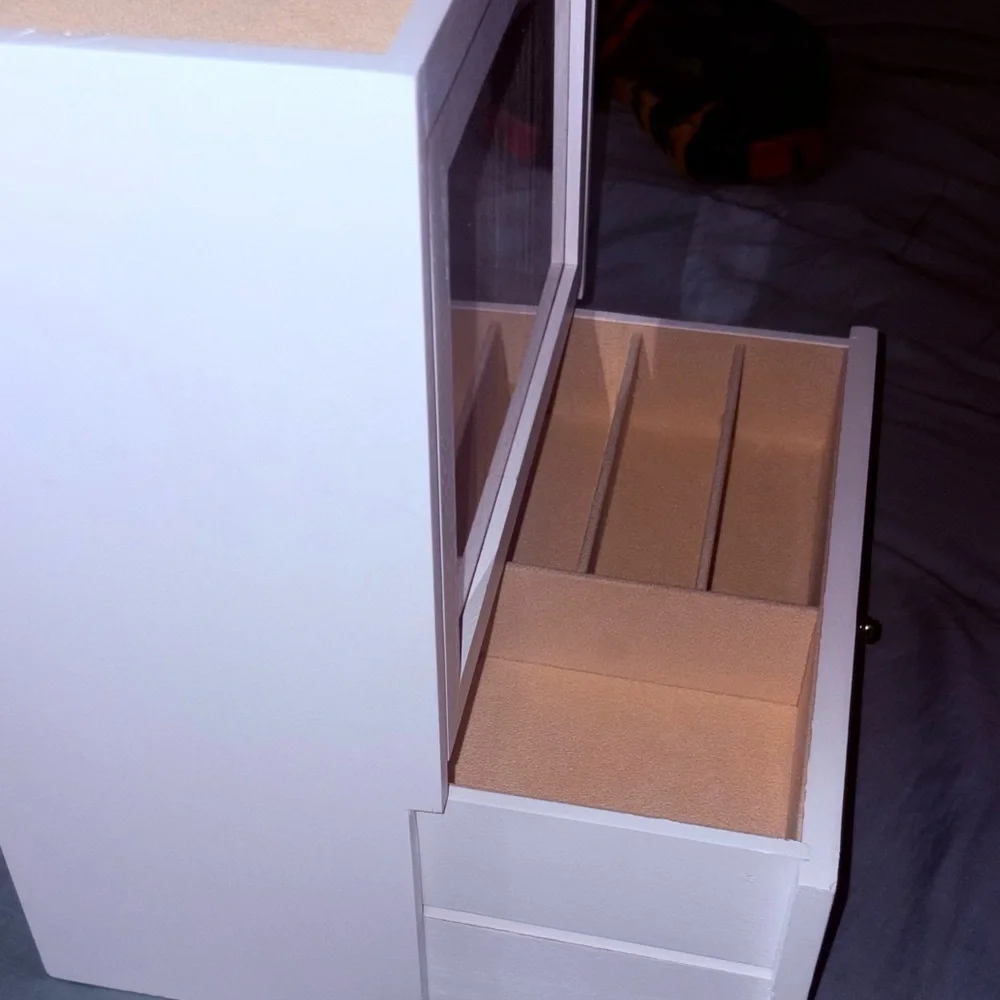 White and Tan Jewelry Organizer